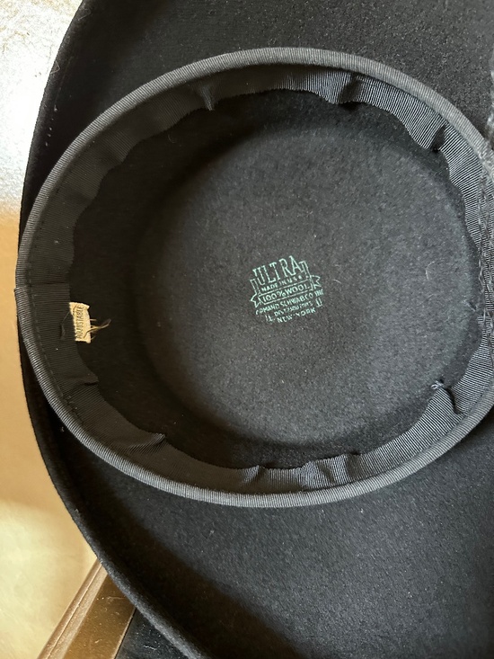 SUPERB 1940\'s BLACK FELT WIDE BRIM HAT + RED FEATHER \